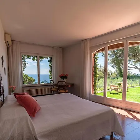 With A Swimming Pool Overlooking The Sea Σέστρι Λεβάντε