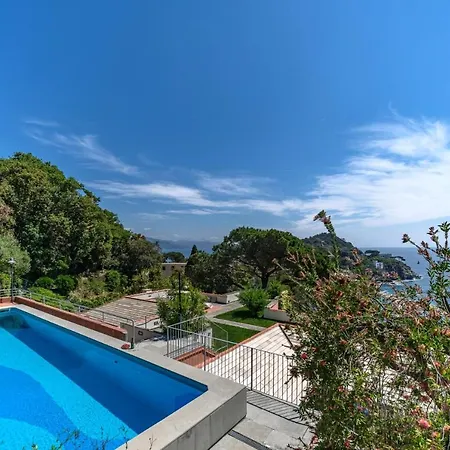 Σπίτι διακοπών With A Swimming Pool Overlooking The Sea