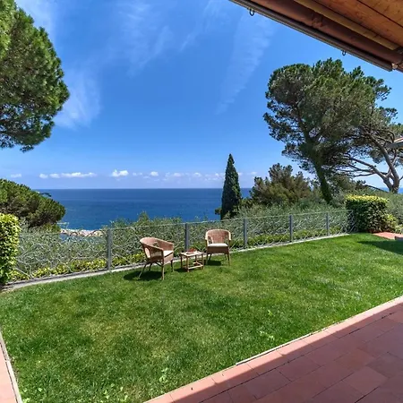 Σπίτι διακοπών With A Swimming Pool Overlooking The Sea