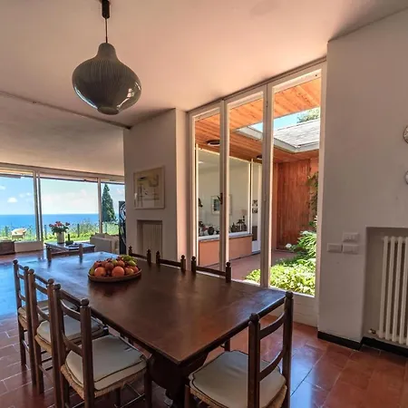 With A Swimming Pool Overlooking The Sea Σέστρι Λεβάντε