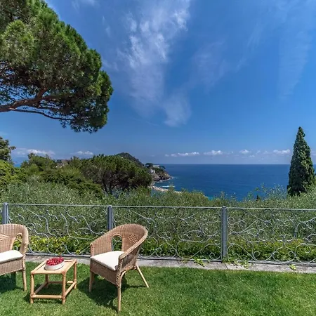 With A Swimming Pool Overlooking The Sea Σπίτι διακοπών *