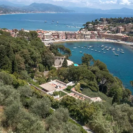 Σπίτι διακοπών With A Swimming Pool Overlooking The Sea
