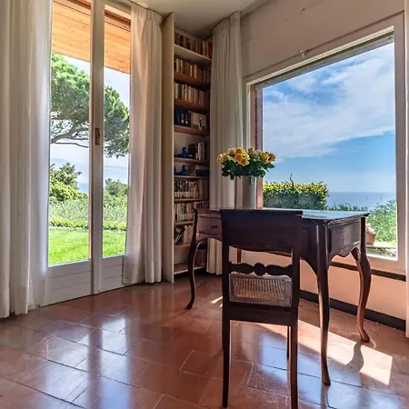 Holiday home With A Swimming Pool Overlooking The Sea *